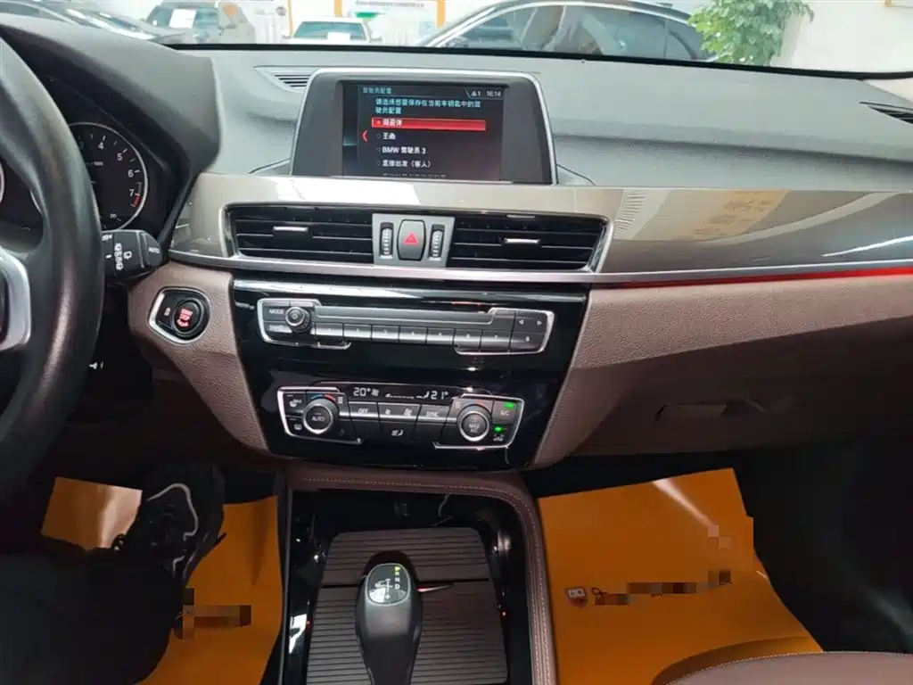 BMW X1 2018 sDrive18Li Premium Model фото 13