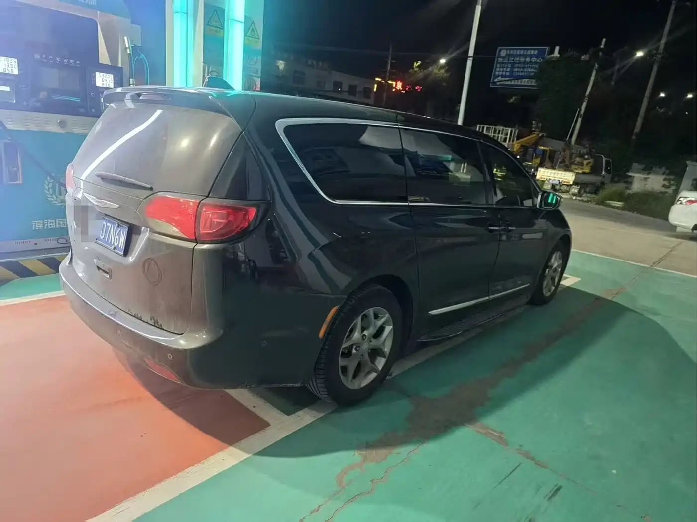 Photo 7 - Chrysler Pacifica