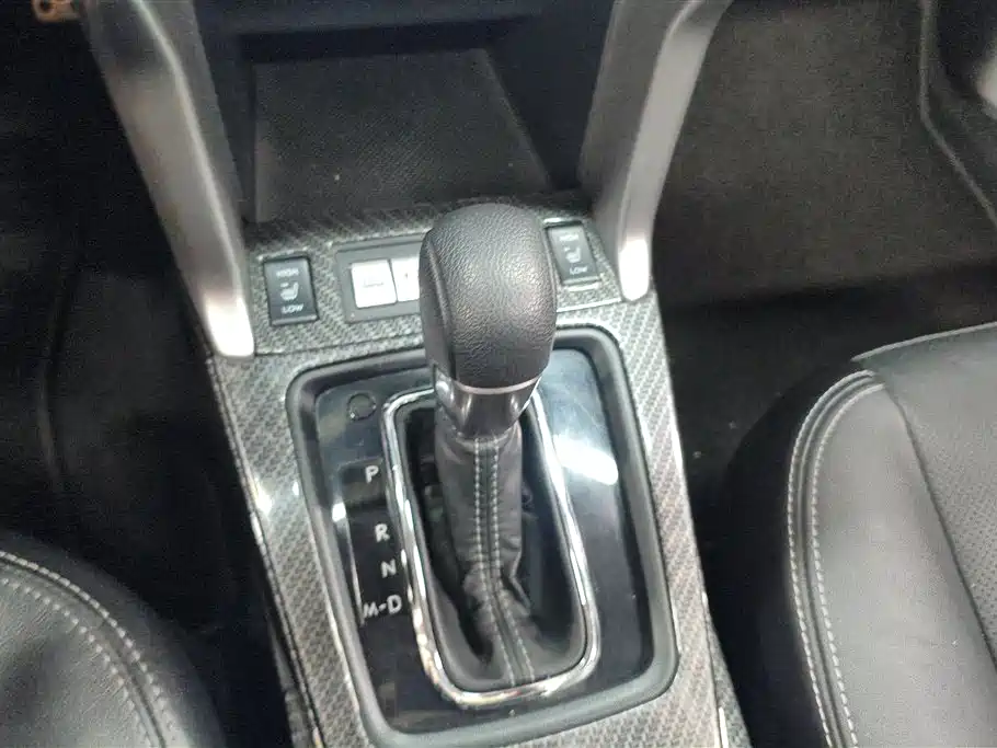 Subaru Forester 2015 2.5i Special Commemorative Edition фото 16