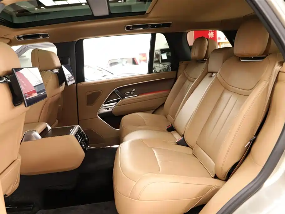 Land Rover Range Rover 2025 3.0 L6 400PS Genesis Extended Wheelbase фото 8