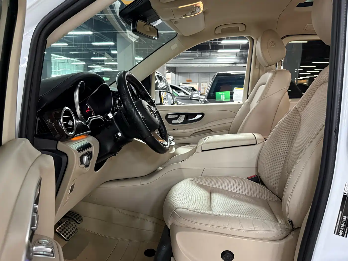 Mercedes-Benz V-Class 2017 Model V 260 L Premium Extended Edition фото 8