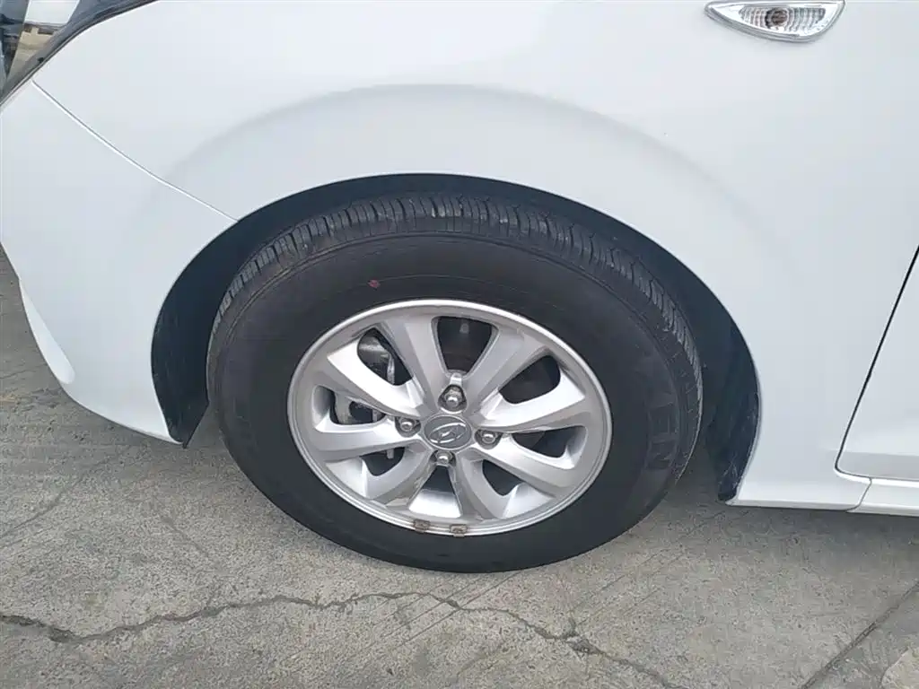 Hyundai Verna 2017 1.4L Automatic Leap Enjoyment Edition China VI фото 23