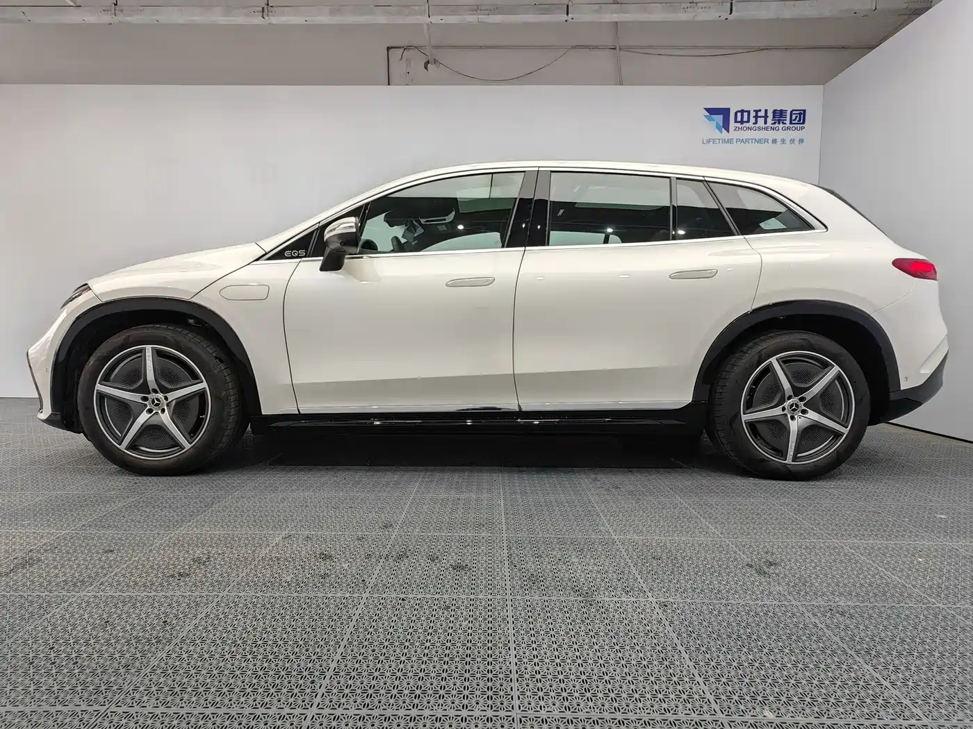 Mercedes-Benz EQS SUV 2023 450 4MATIC Pioneer Edition фото 7