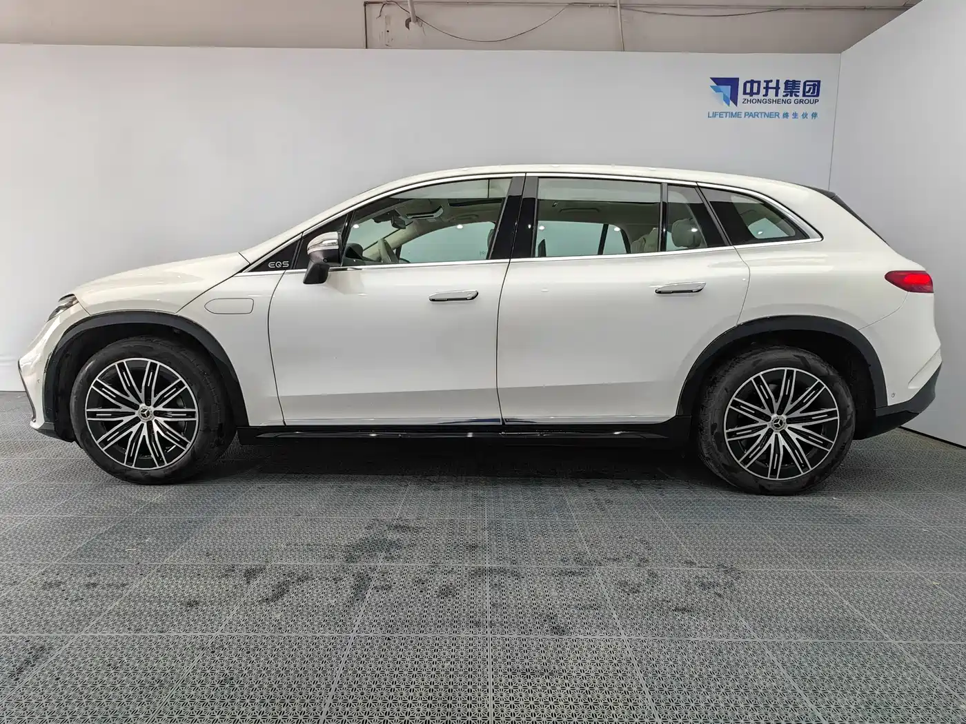 Mercedes-Benz EQS SUV 2023 450 4MATIC Luxury Edition фото 6