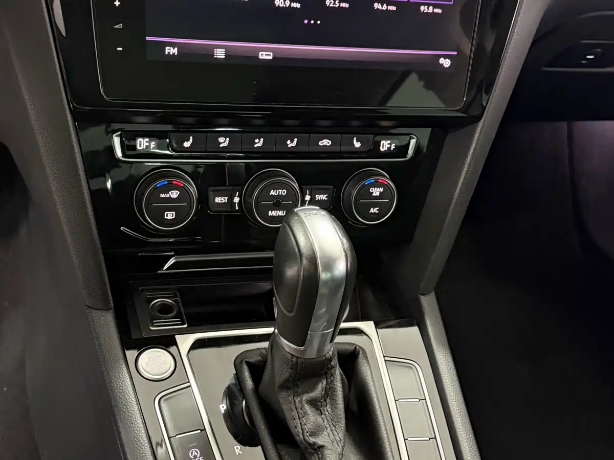 Volkswagen Magotan 2019 330TSI DSG Premium China V фото 7