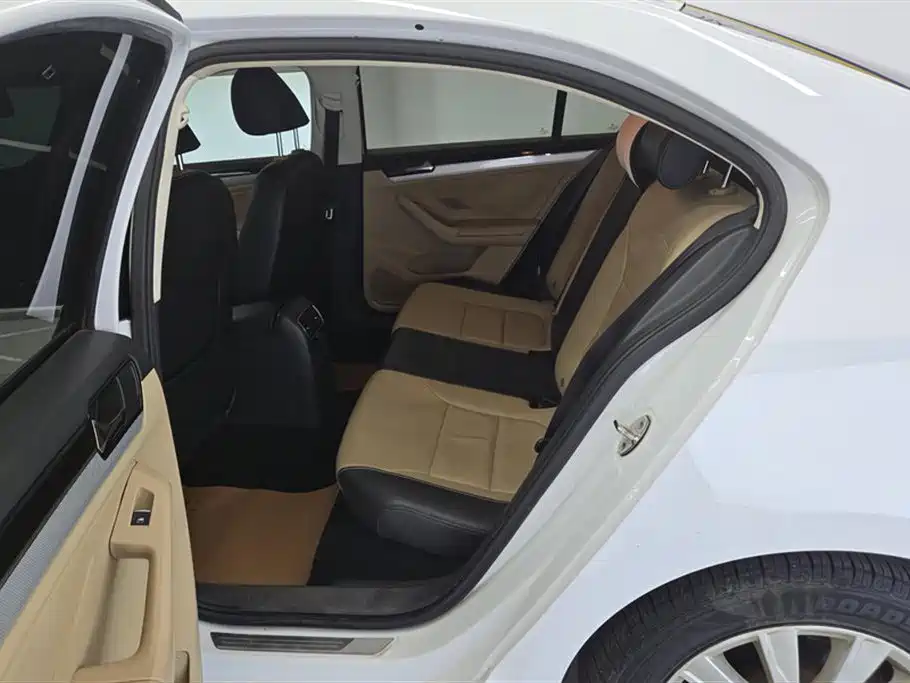 Volkswagen Sagitar 2015 230TSI Automatic Comfort фото 11