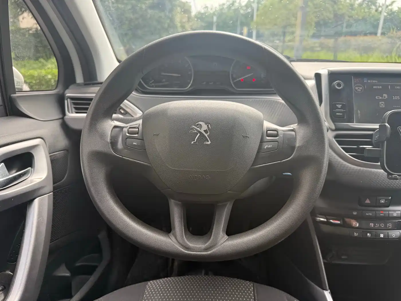 Peugeot 2008 2014 1.6L Manual Fashion Edition фото 10