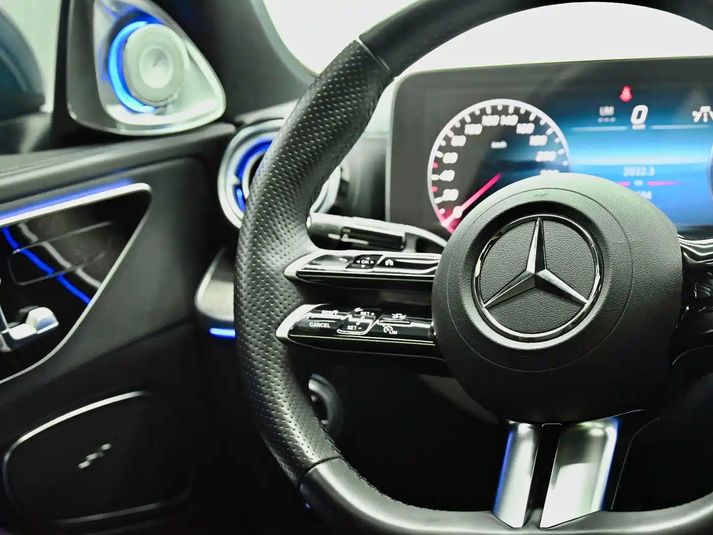 Mercedes-Benz C-Class New Energy 2023 C 350 eL фото 16
