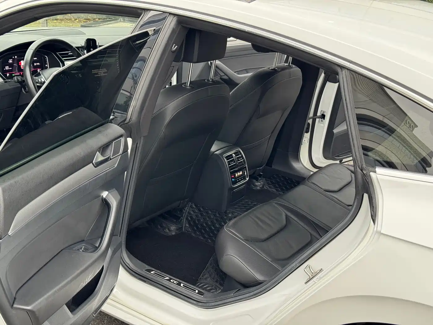 Volkswagen FAW-Volkswagen CC 2020 330TSI Glamour Version China VI фото 15