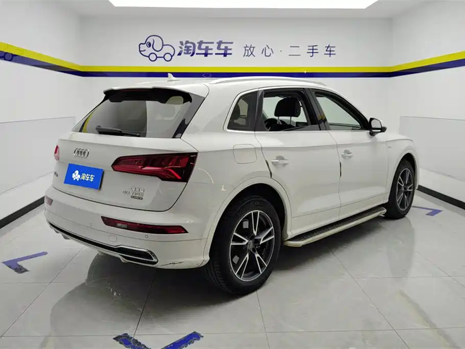 Audi Q5L 2020 Facelift 40 TFSI Honor Fashion фото 3