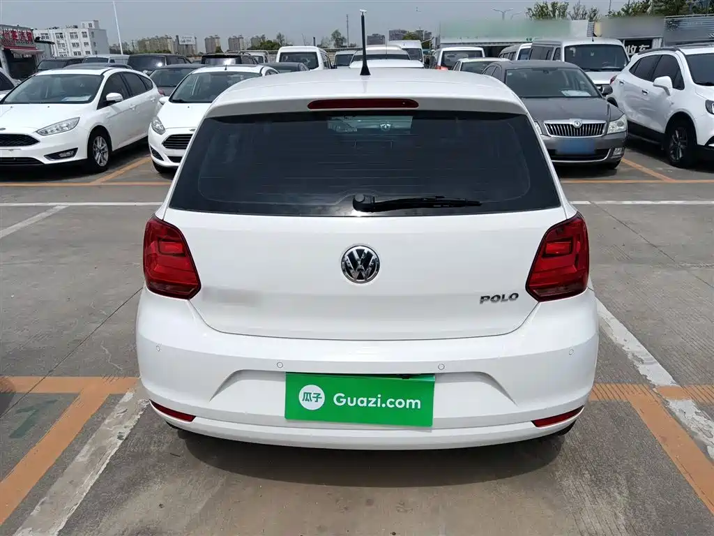 Volkswagen Polo 2014 1.4L Automatic Comfort Edition фото 4