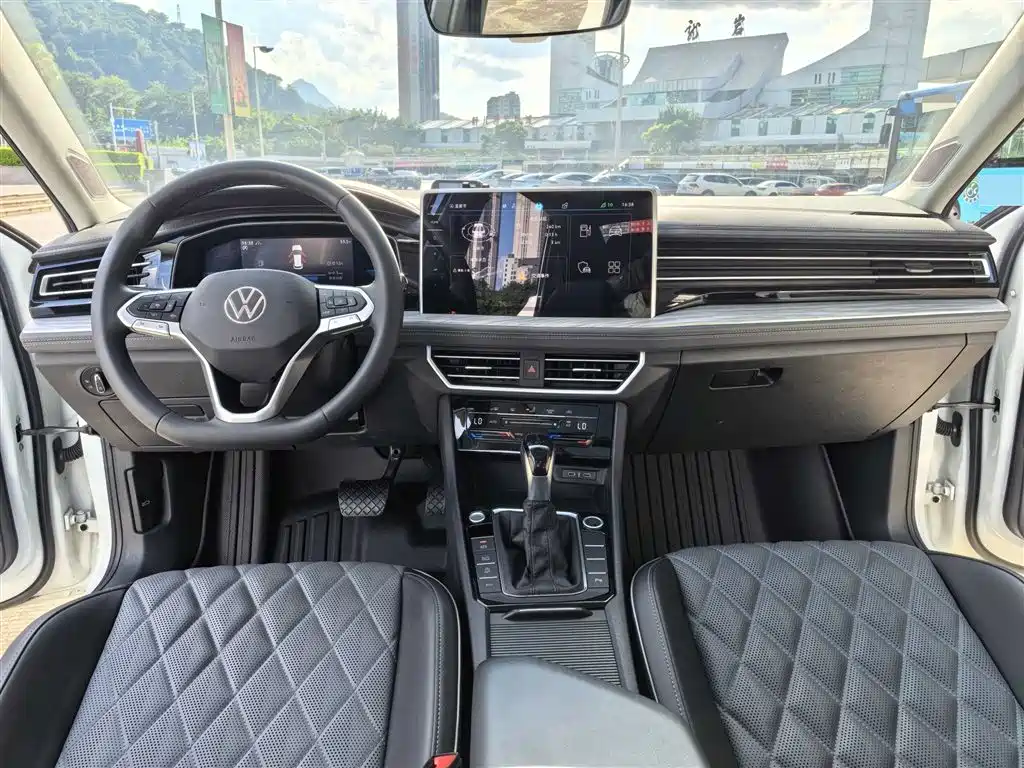 Volkswagen Sagitar 2023 300TSI DSG Surpassing Edition фото 7