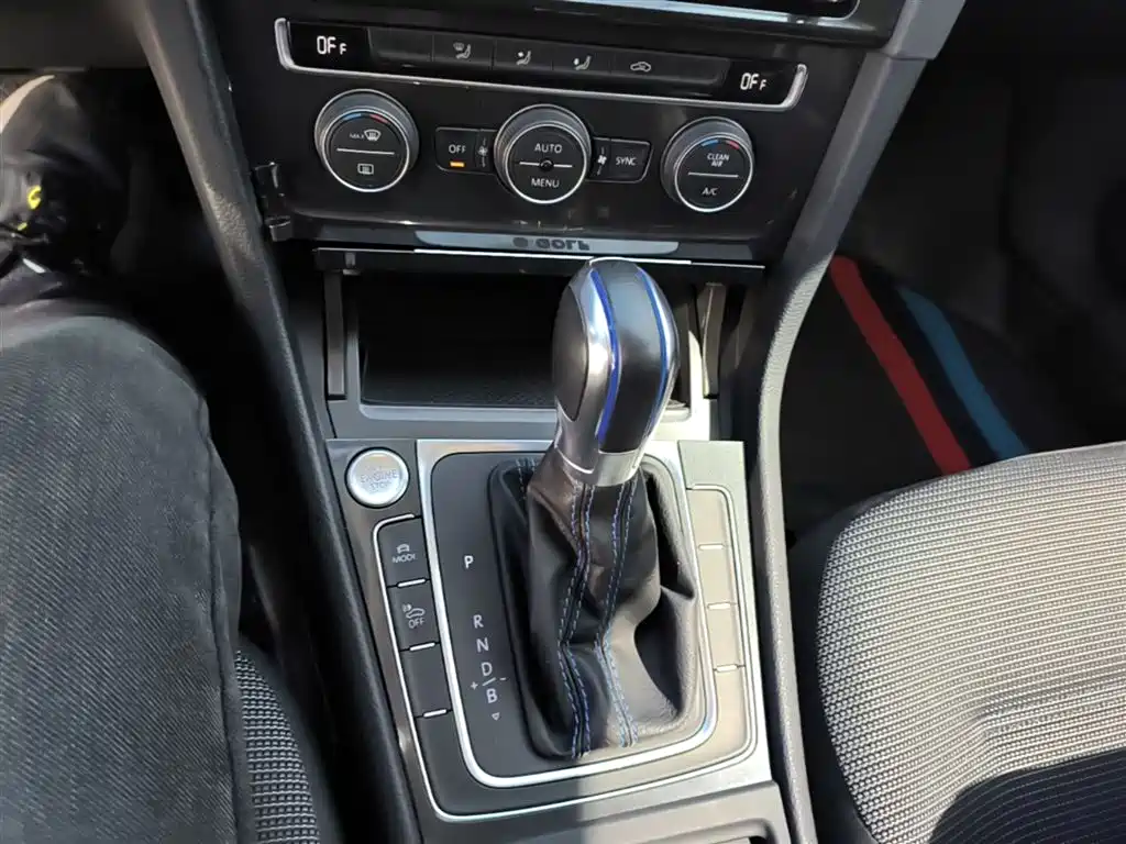VOLKSWAGEN GOLF*PURE ELECTRICITY