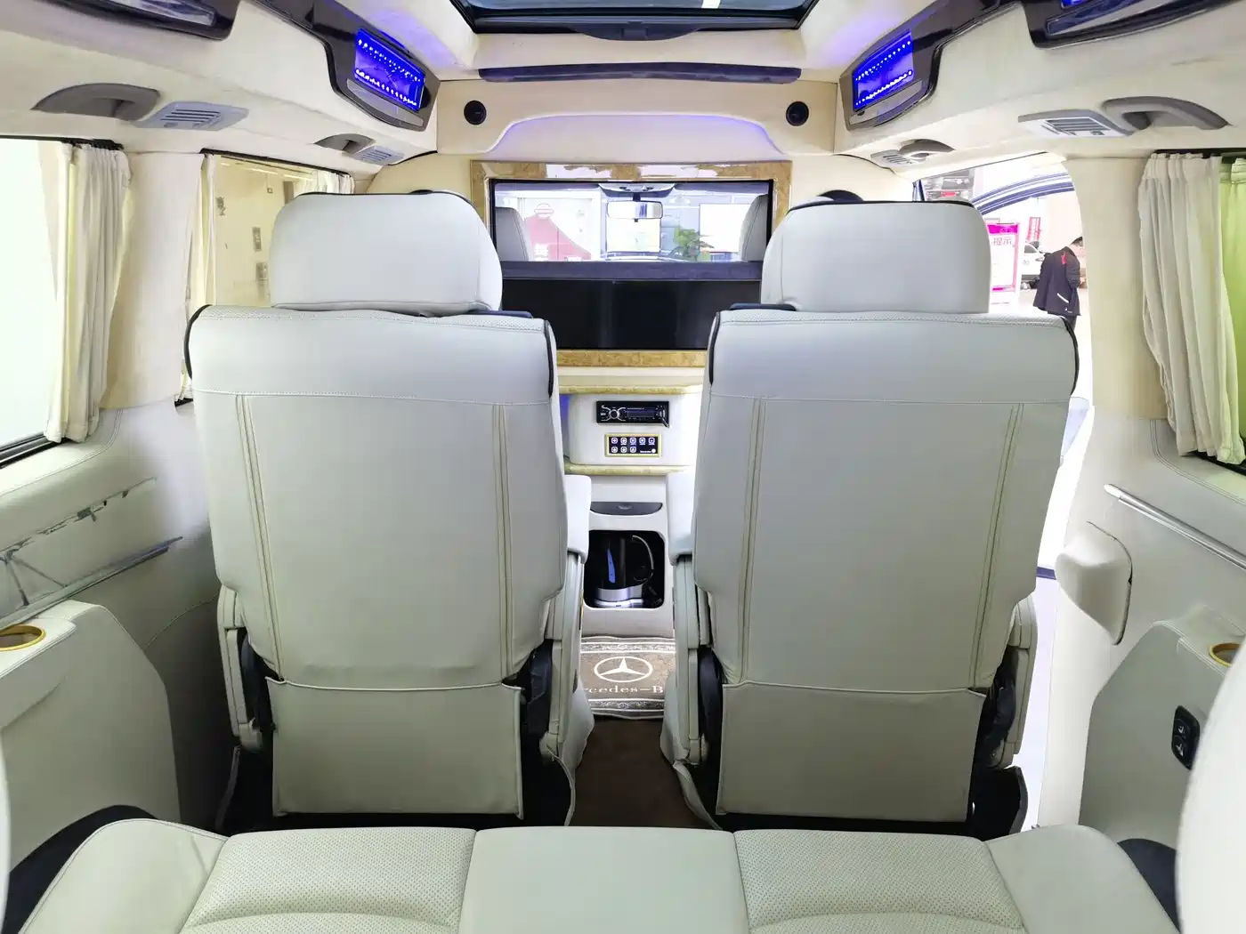 Mercedes-Benz Vito 2011 2.5L 7-Seat Executive Edition фото 10