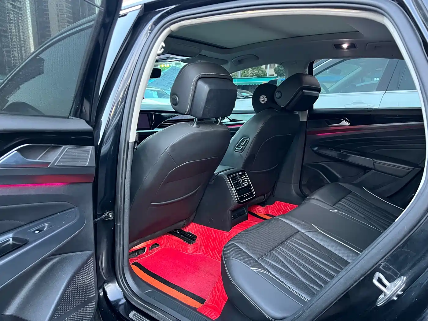 Volkswagen Passat 2022 330TSI Premium Edition фото 8
