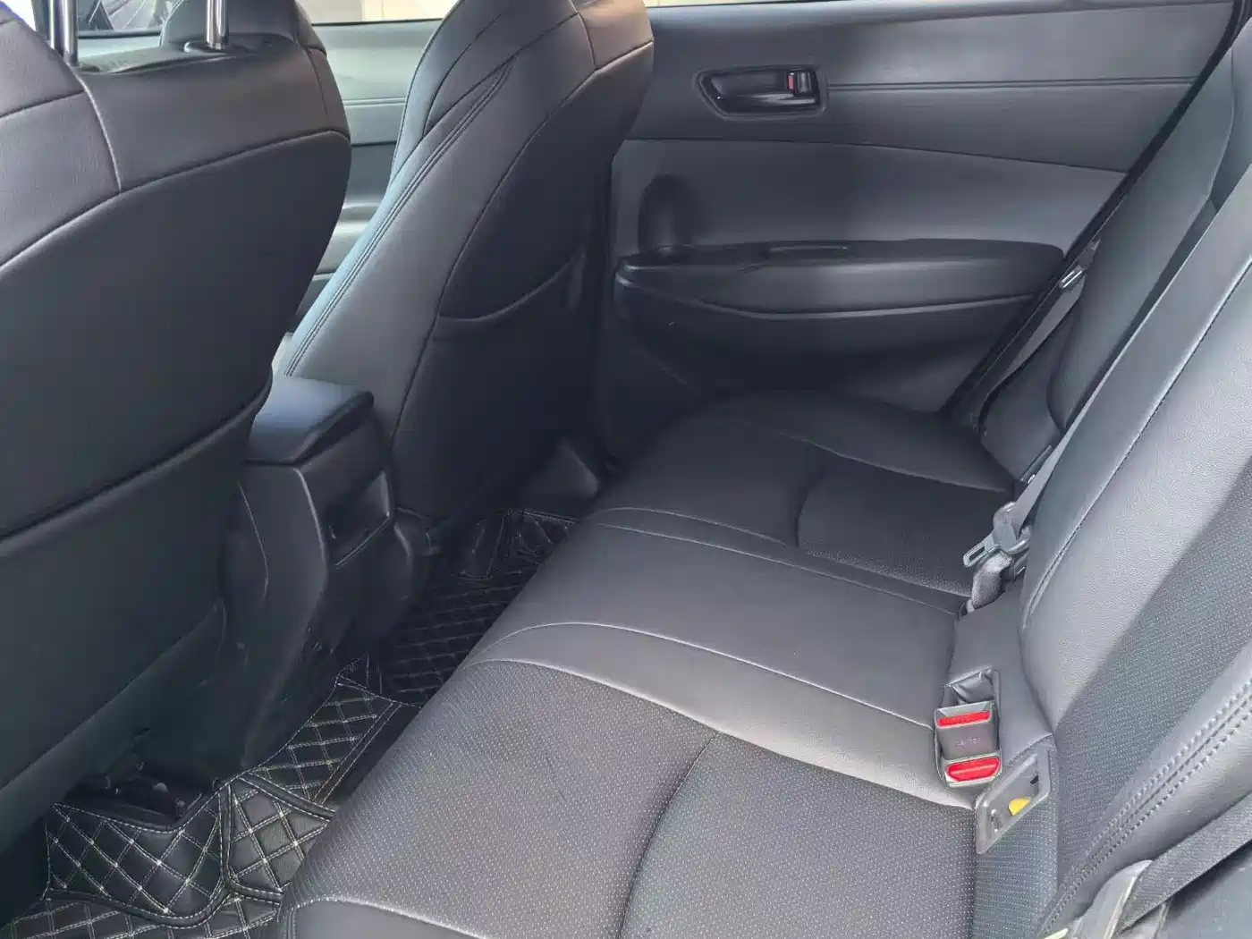 Toyota Frontlander 2023 2.0L CVT Luxury Edition фото 7
