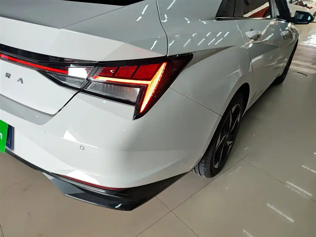 Hyundai Elantra 2022 1.5L CVT GLX Elite Edition фото 8