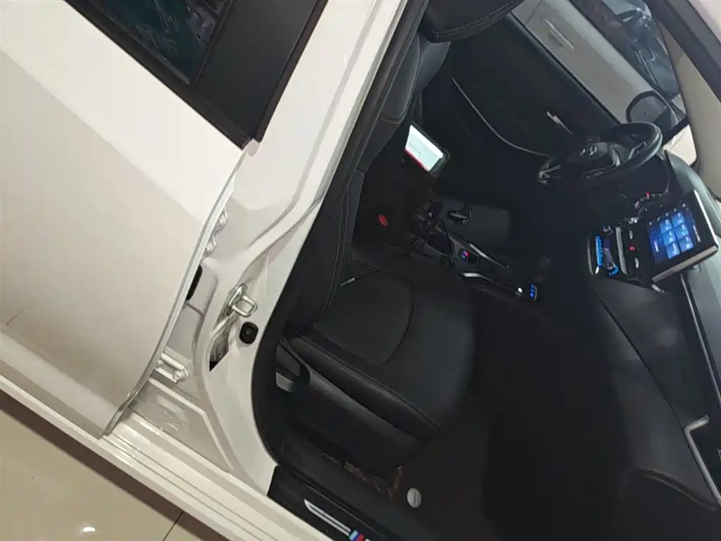 Toyota Corolla 2021 Hybrid 1.8L E-CVT Elite Edition фото 25
