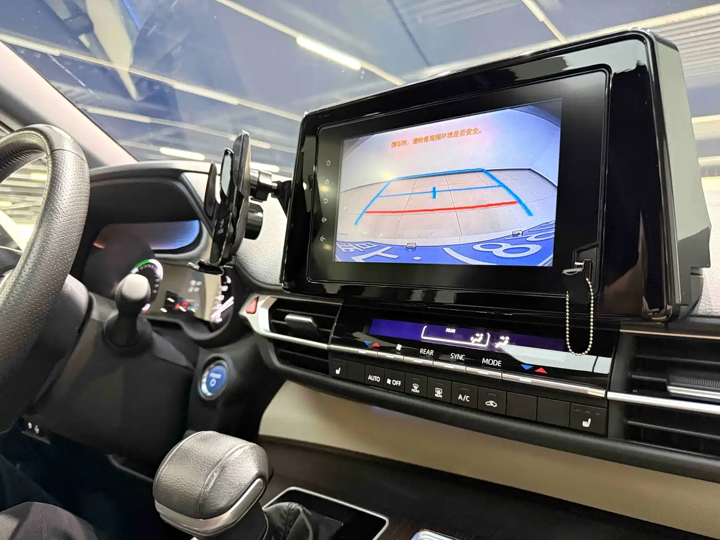 Toyota Sienna 2023 2.5L Hybrid Luxury Edition фото 10