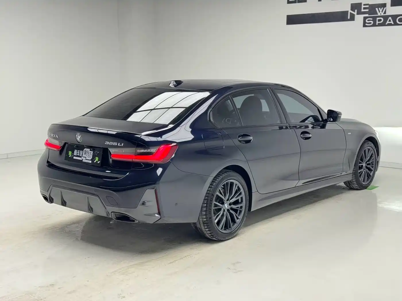 BMW 3 Series 2024 325Li M Sport Shadowline Package фото 4