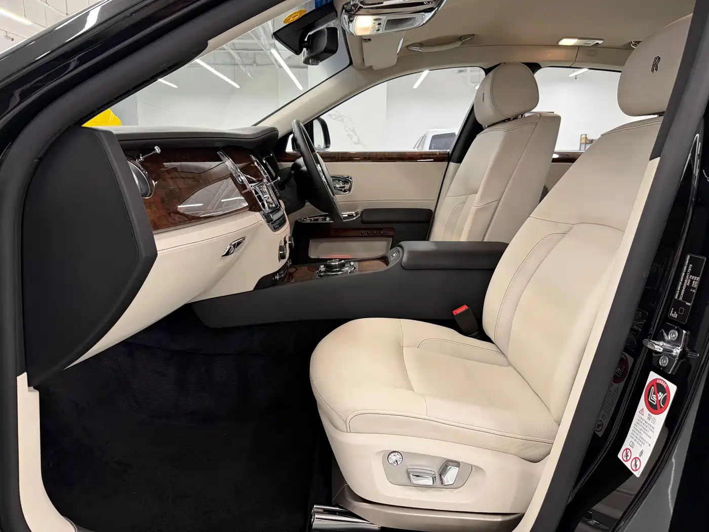 Photo 10 - Rolls-Royce Ghost