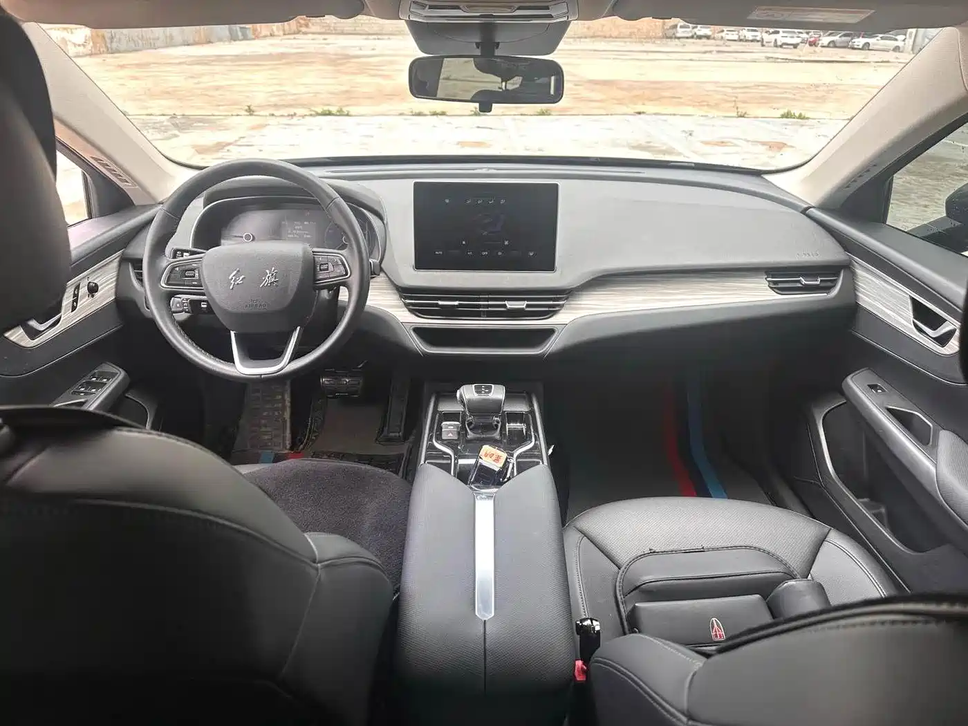 Hongqi E-QM5 2023 Basic Travel Edition фото 6