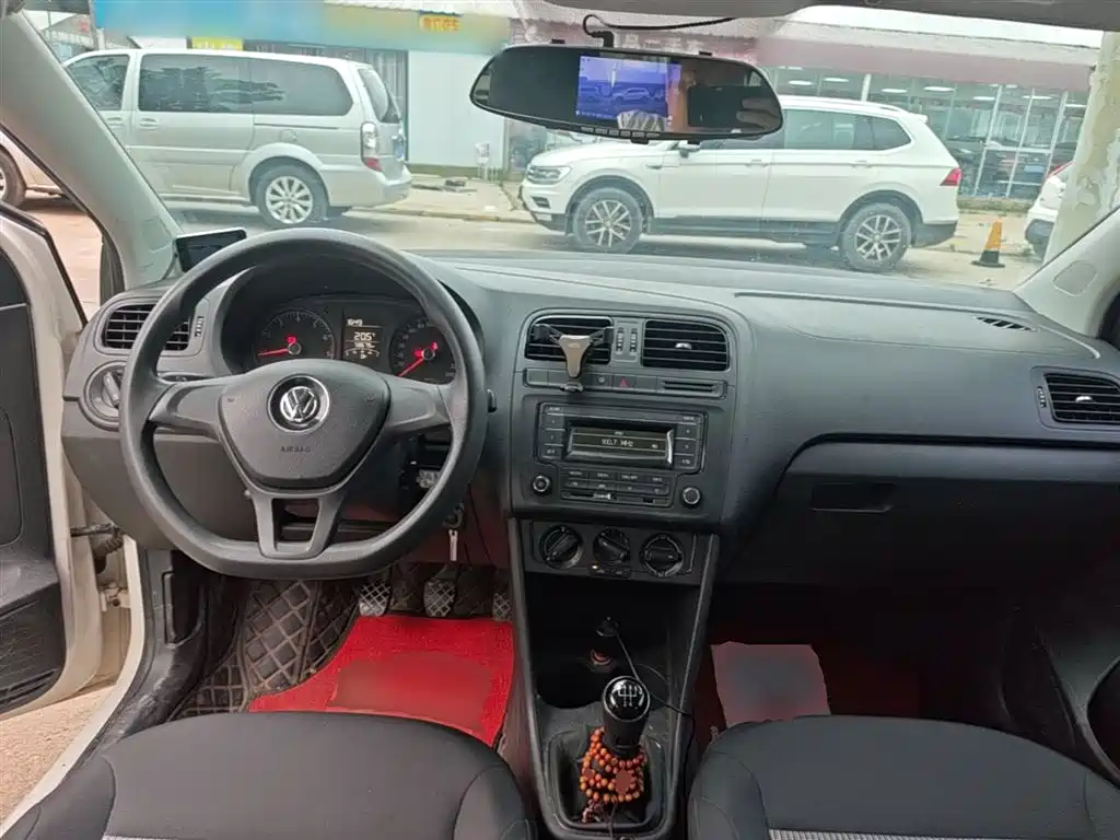 Volkswagen Polo 2014 1.4L Manual Trend Edition фото 10