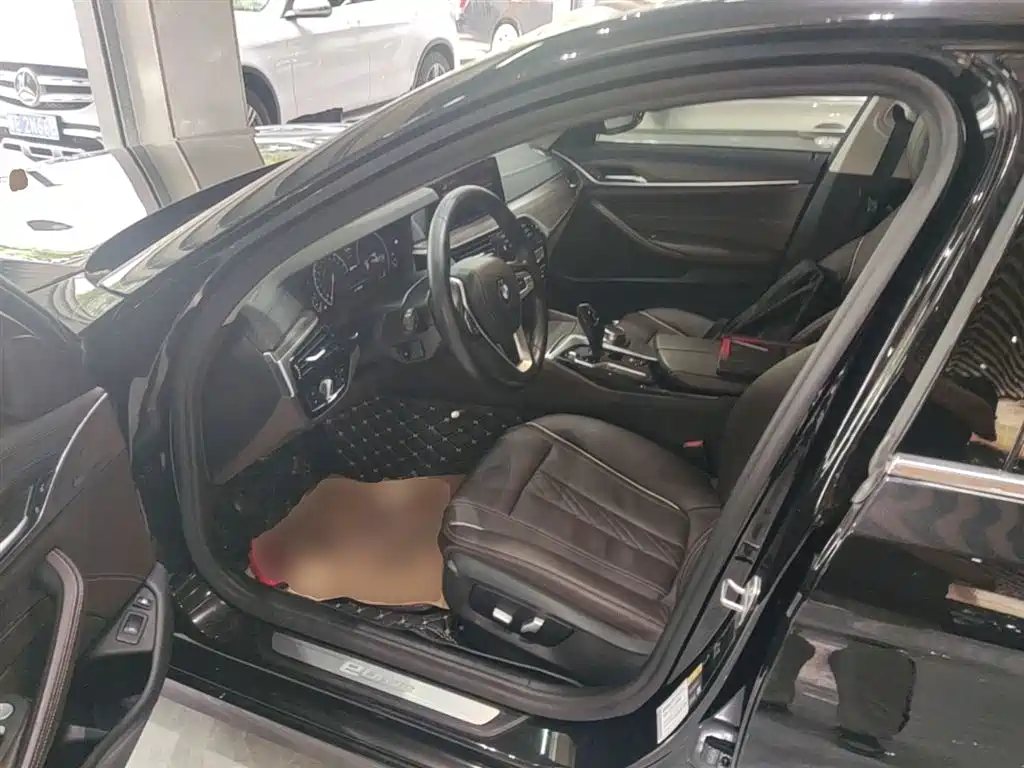 BMW 5 Series New Energy 2019 530Le Luxury Package фото 15