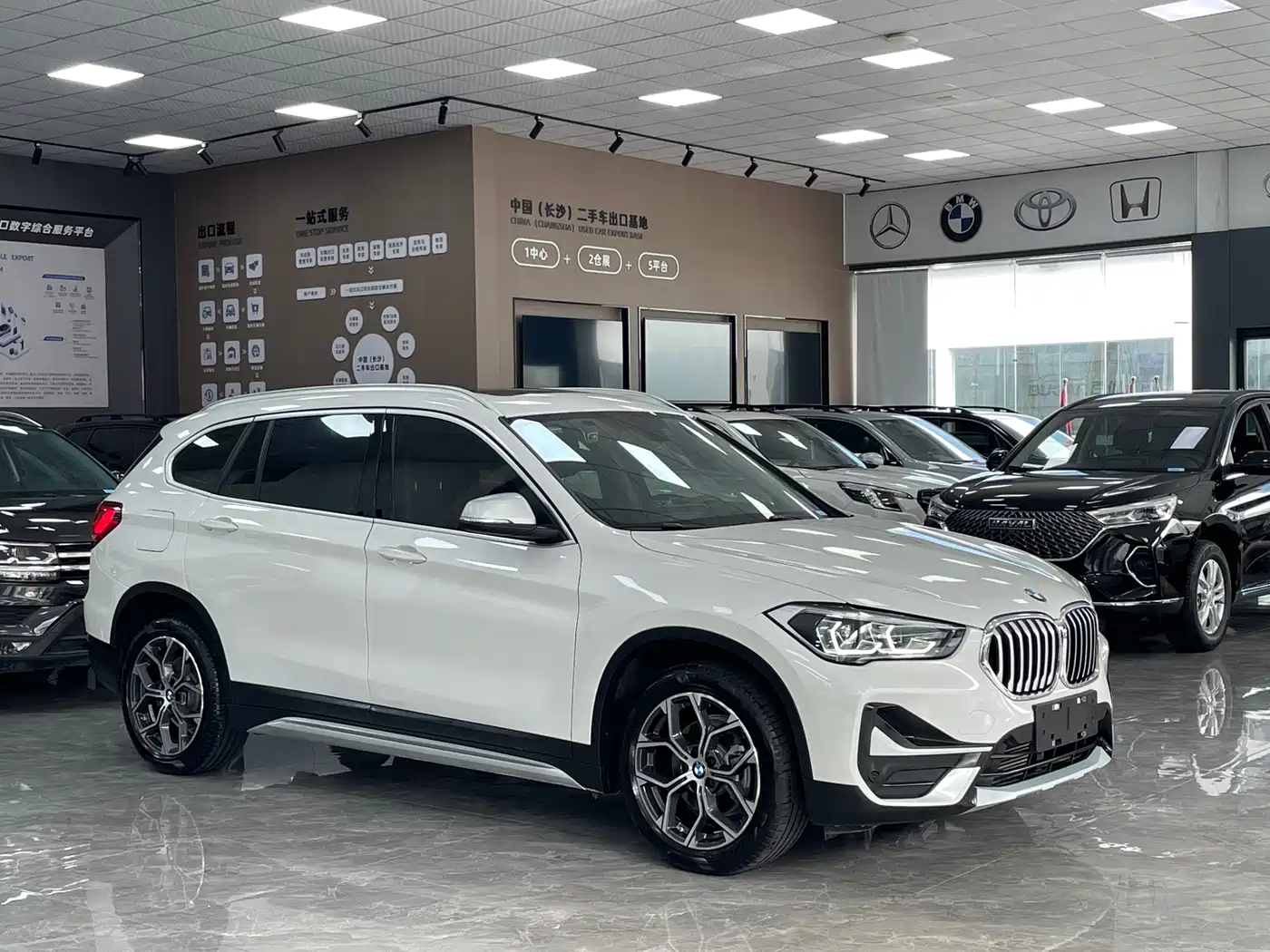 BMW X1 2022 sDrive20Li Premium фото 3