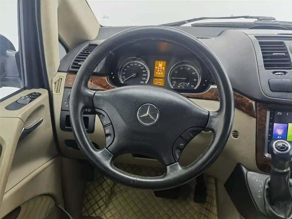 Mercedes-Benz Viano 2011 2.5L Luxury Edition фото 11