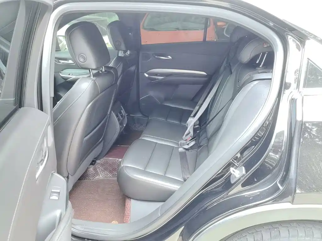Фото 17 - Cadillac XT4