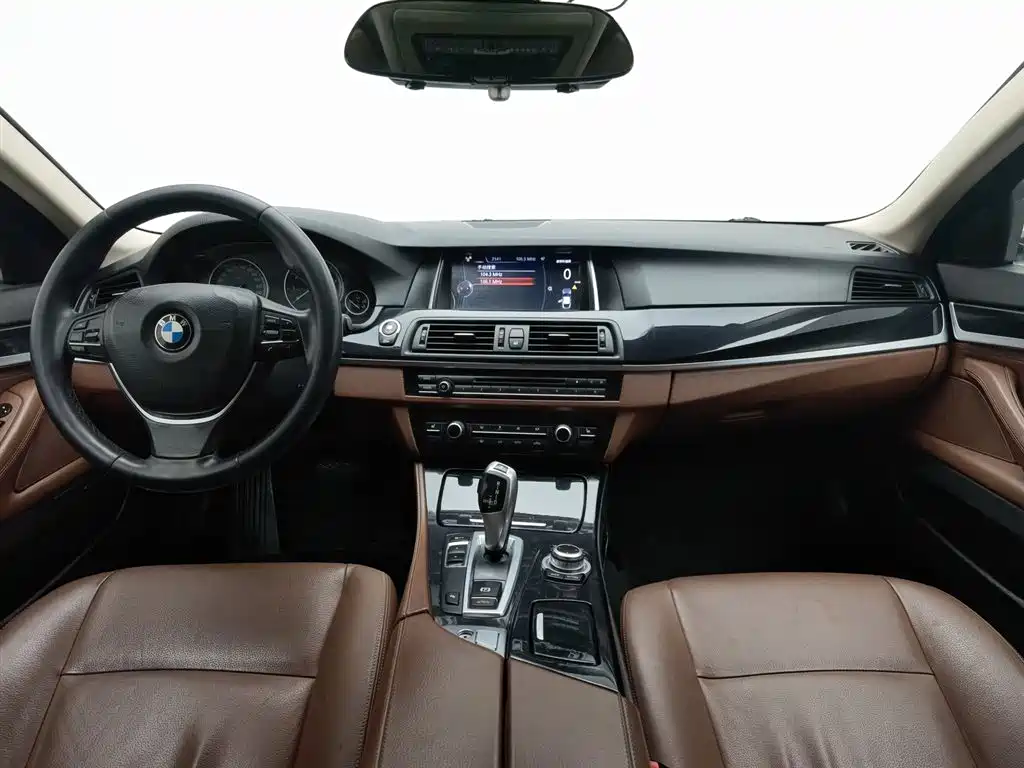 BMW 5 Series 2017 520Li Classic Edition фото 5