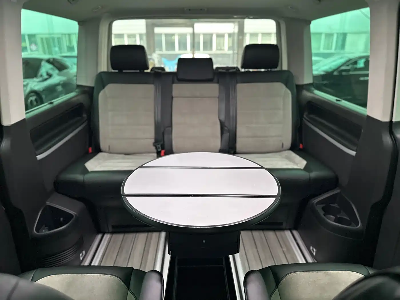 Volkswagen Multivan 2018 2.0TSI 4WD Leisure Edition 7-Seater фото 43