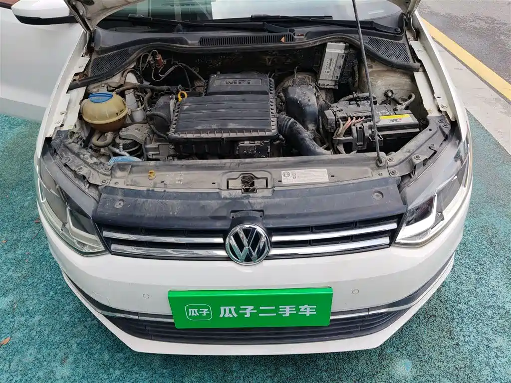 Volkswagen Polo 2016 1.6L Automatic Luxury фото 11