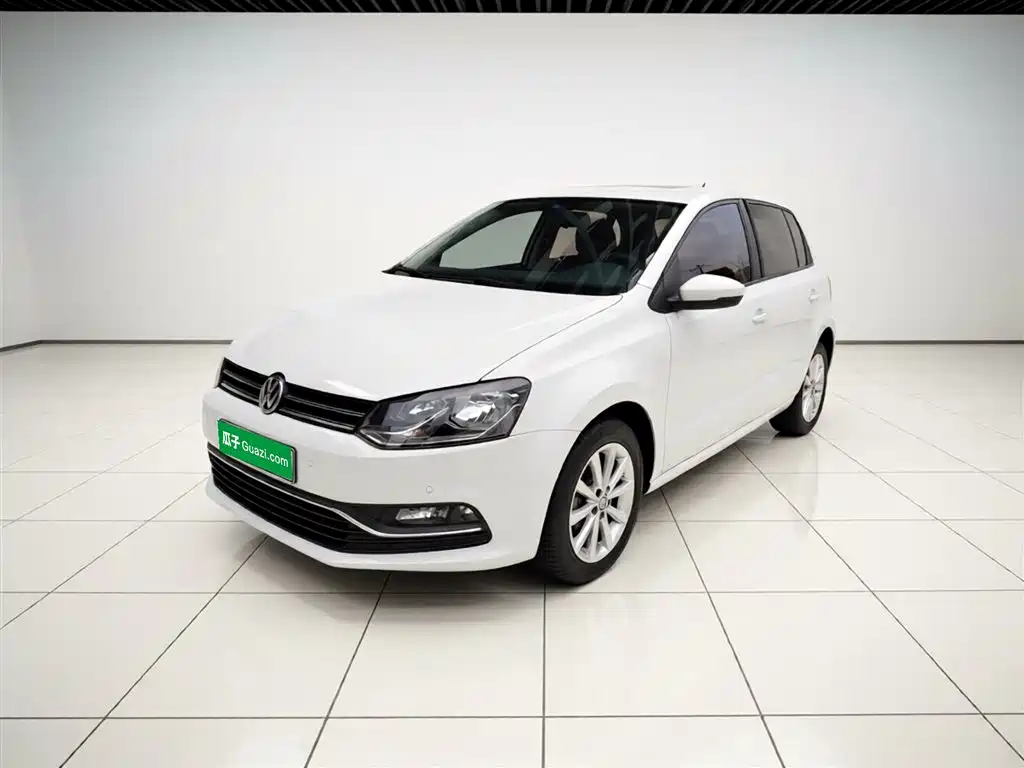 Volkswagen Polo 2016 1.6L Automatic Luxury фото 2