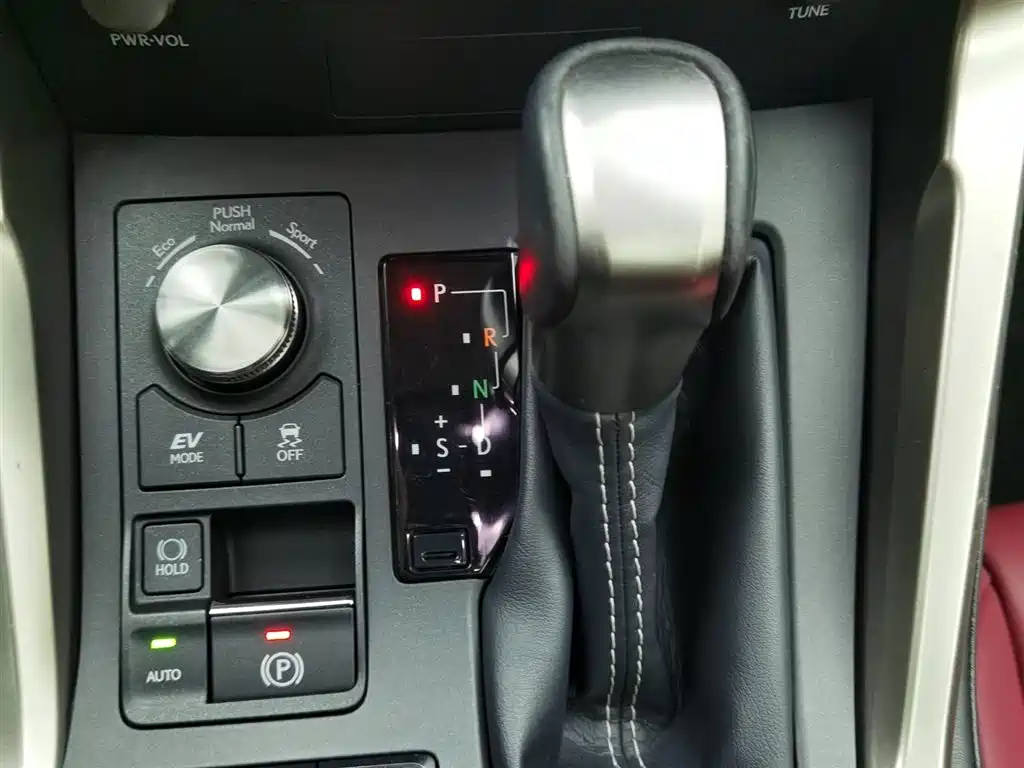 Lexus NX 2018 300h FWD Sharp Edition China VI фото 13