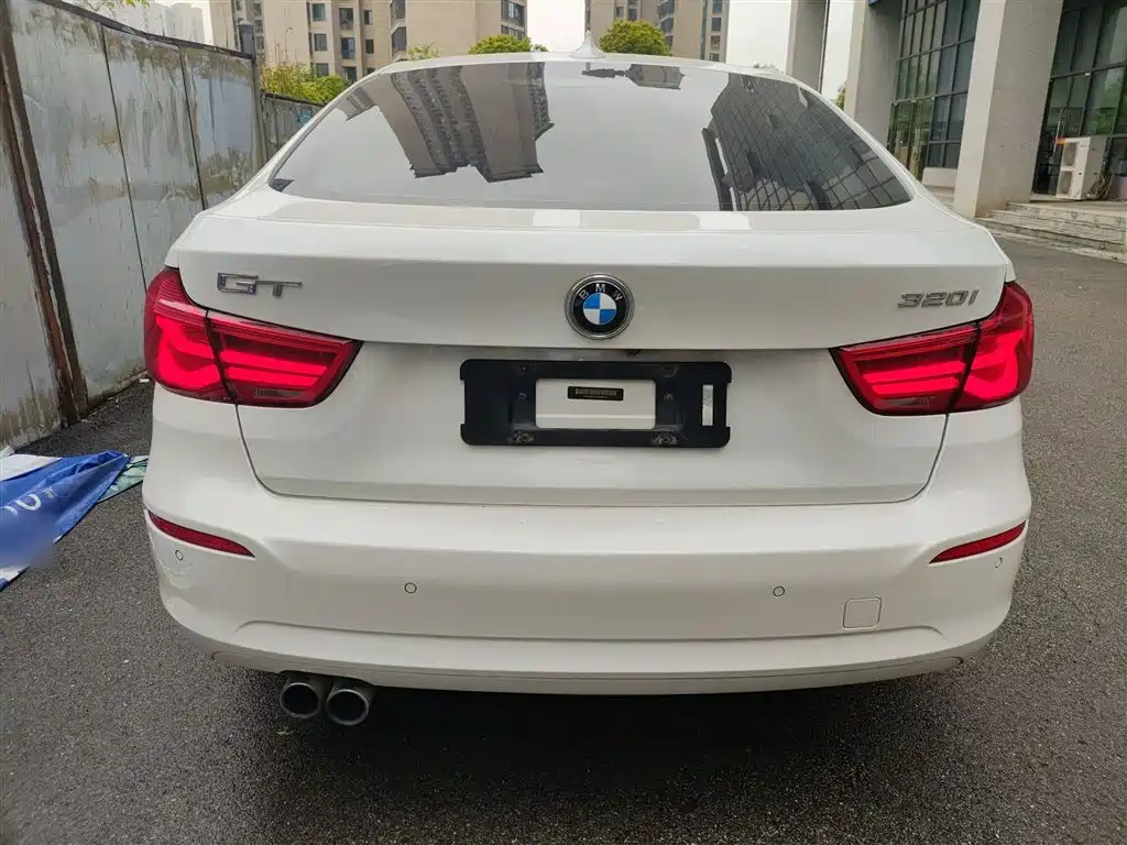 BMW 3 Series GT 2018 320i Fashion фото 4