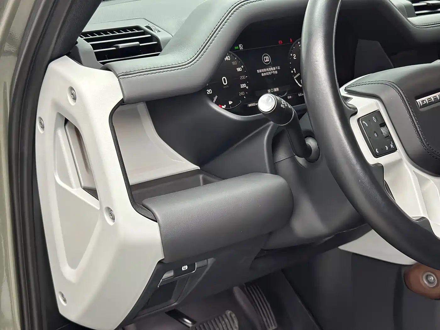 Land Rover Defender 2023 Model 110 3.0T P400 Dark Special Edition фото 22