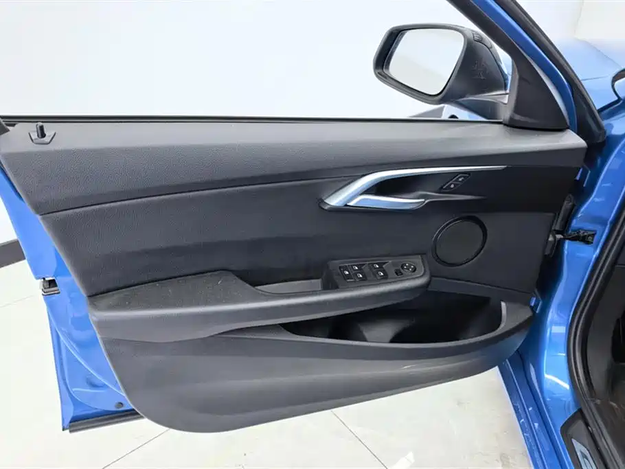 BMW 1 Series 2018 118i Sport Edition фото 7