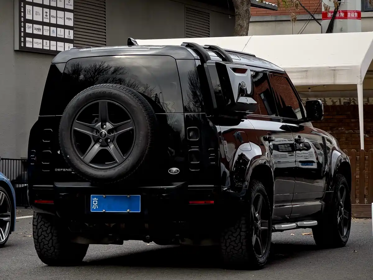 Land Rover Defender 2023 Model 110 3.0T P400 Dark Special Edition фото 7
