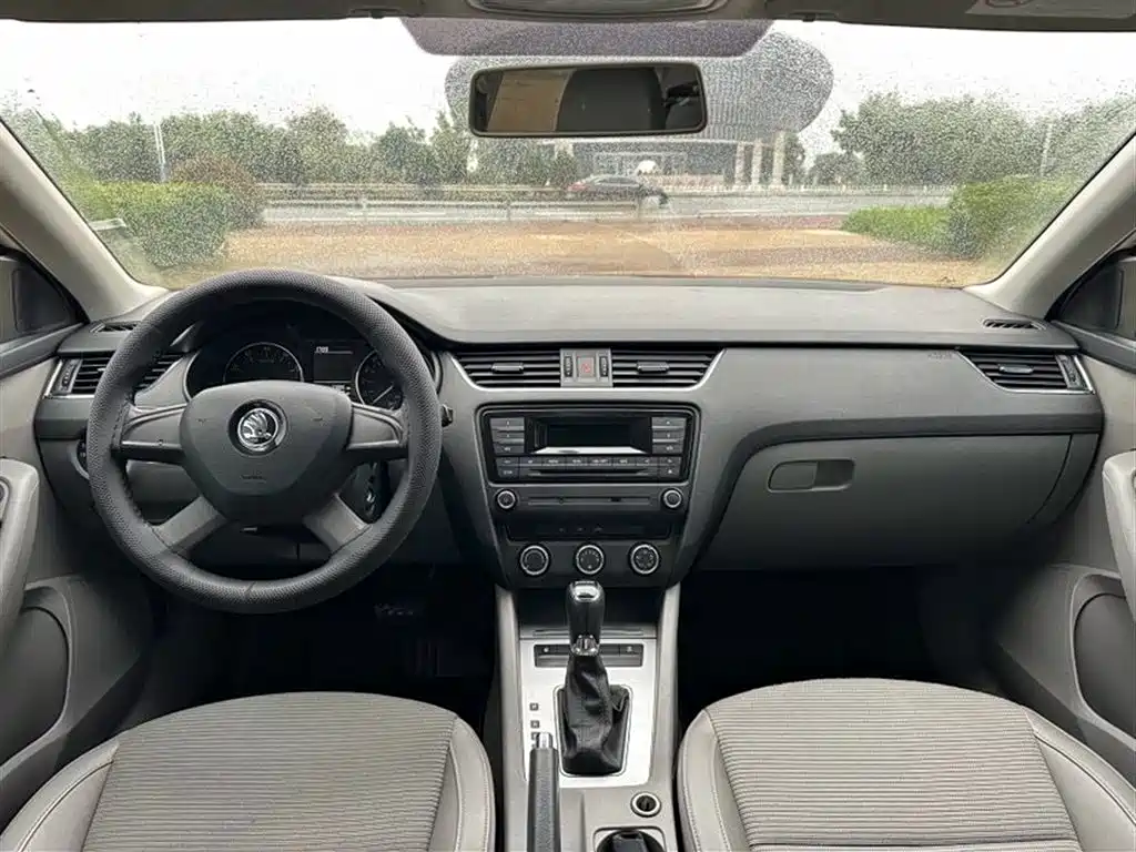 Škoda Octavia 2015 1.6L Automatic逸杰版 фото 9