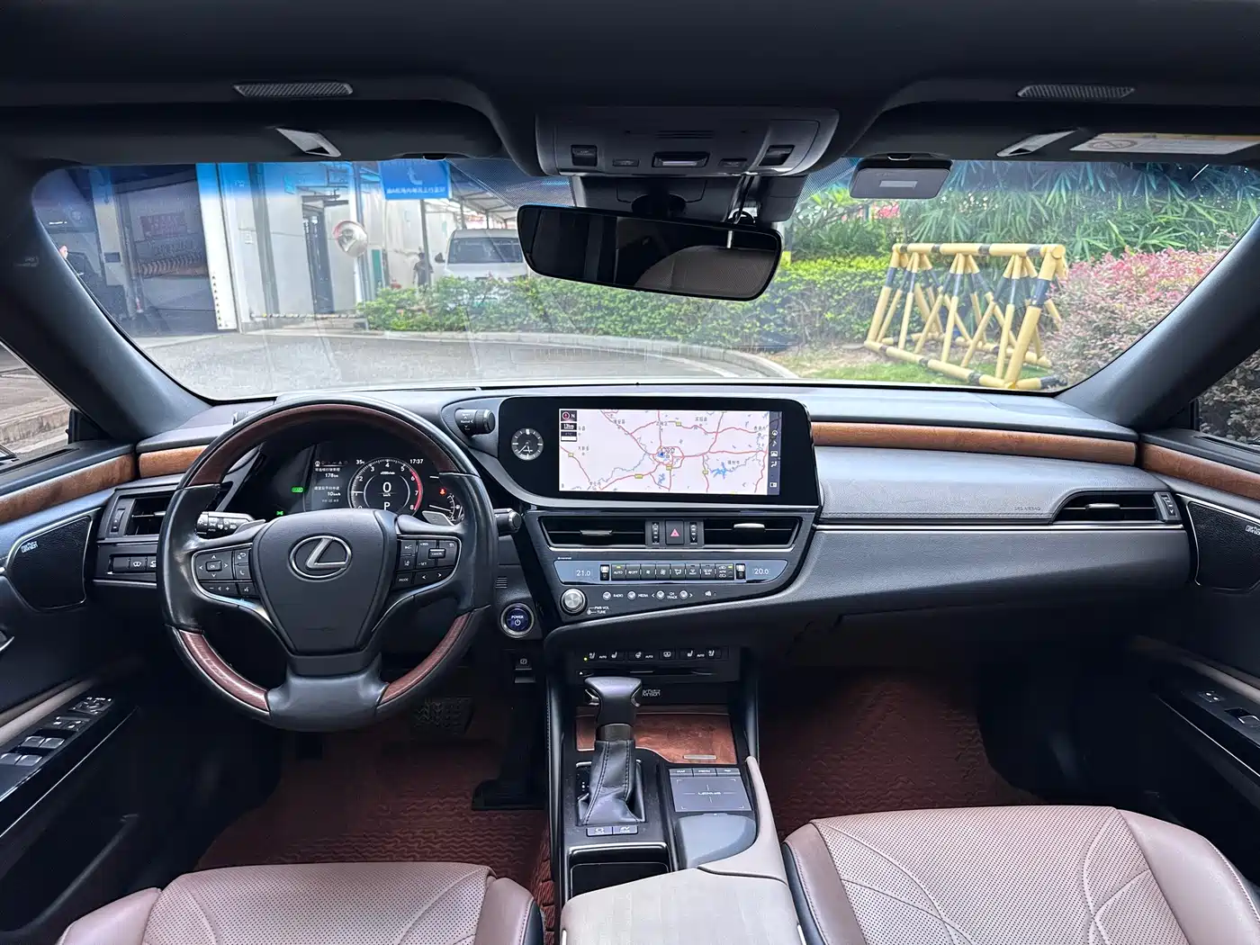 Lexus ES 2021 300h Executive Edition фото 15