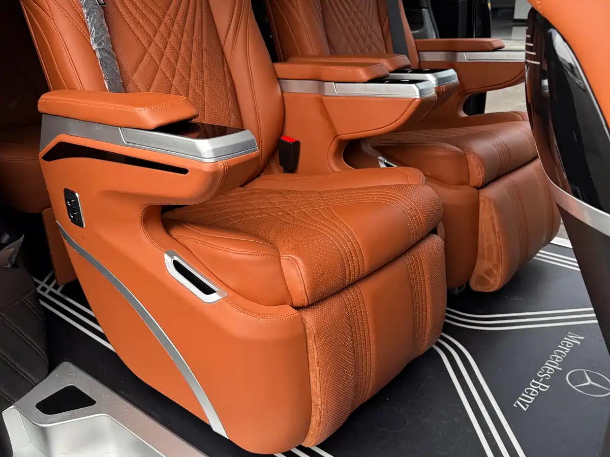 Mercedes-Benz V-Class 2018 V 260 L Premium Long Wheelbase Edition China VI фото 11