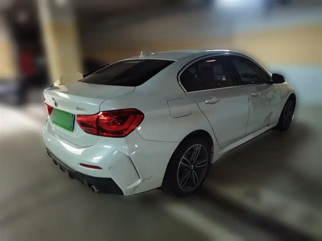 BMW 1 Series 2022 120i M Sport фото 5
