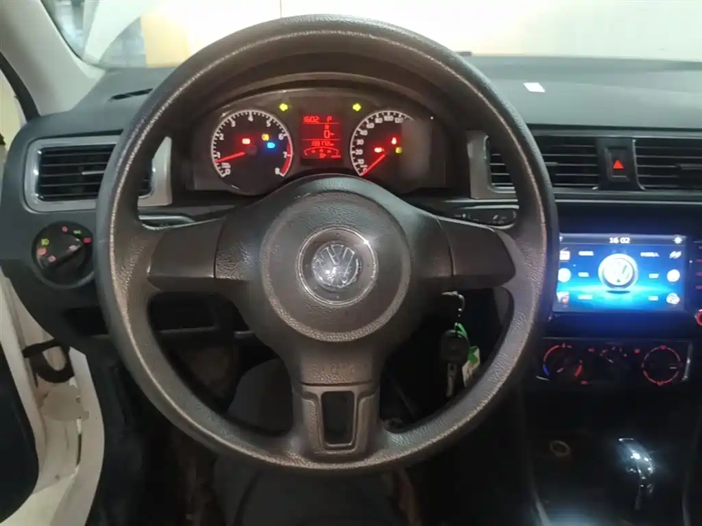 Volkswagen Santana 2015 1.6L Automatic Comfort Edition фото 11