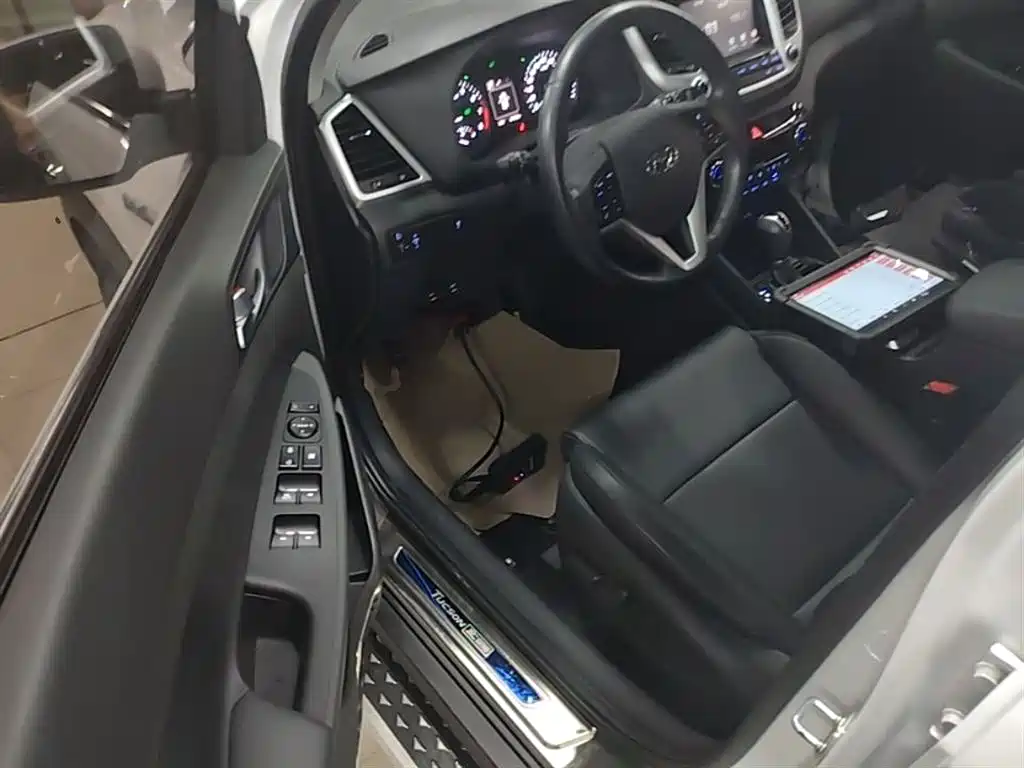 Hyundai Tucson 2018 1.6T DCT 2WD 15th Anniversary Special Edition фото 16