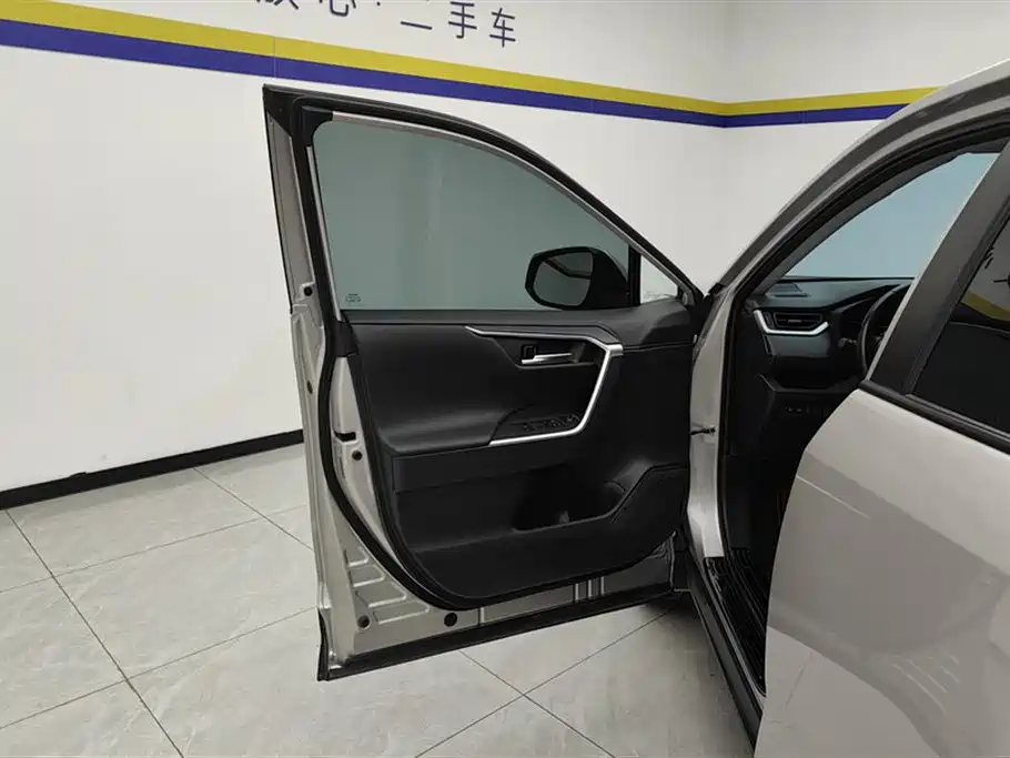 Toyota Wildlander 2022 2.0L CVT AWD Luxury PLUS Edition фото 7