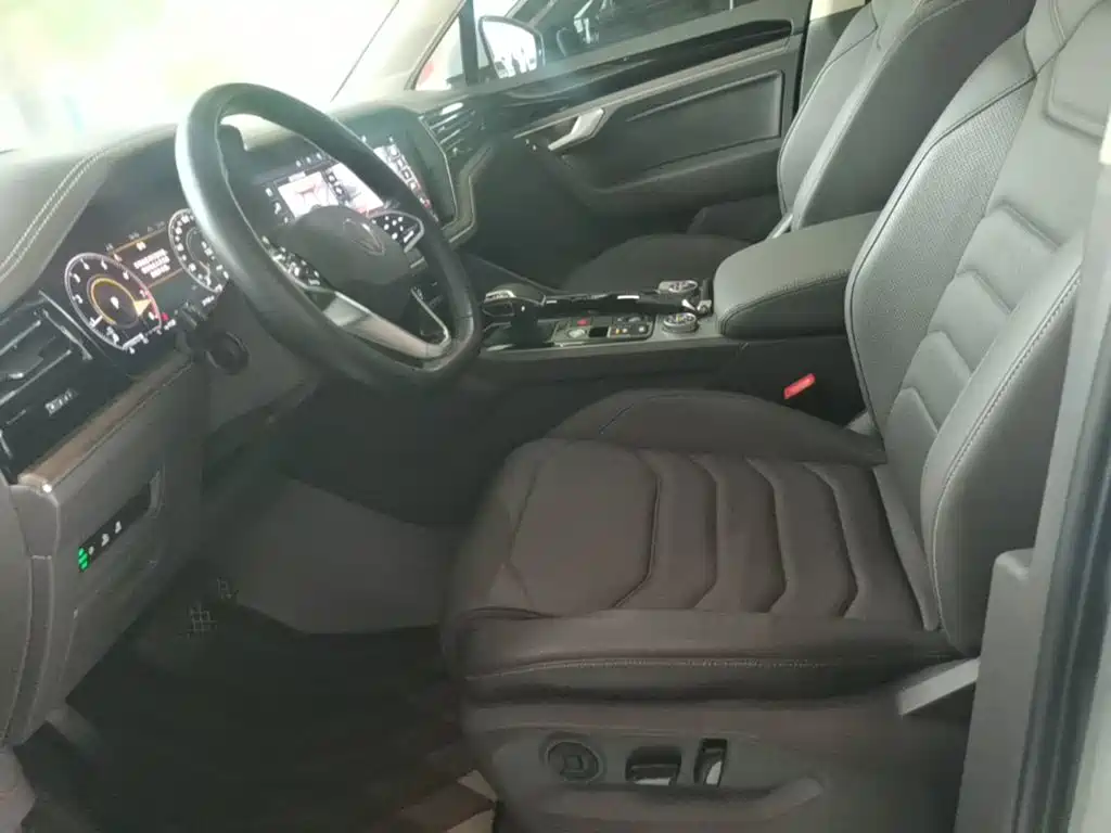 صورة 15 - Volkswagen Touareg