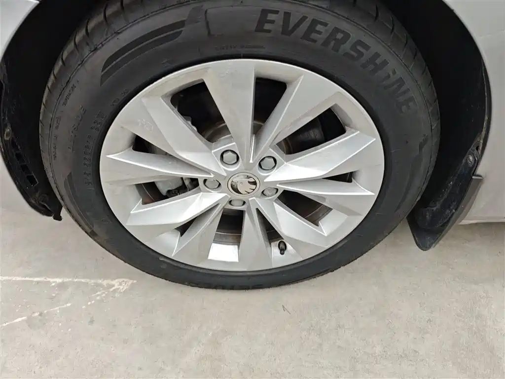 Škoda Superb 2019 TSI280 DSG Comfort Edition фото 23