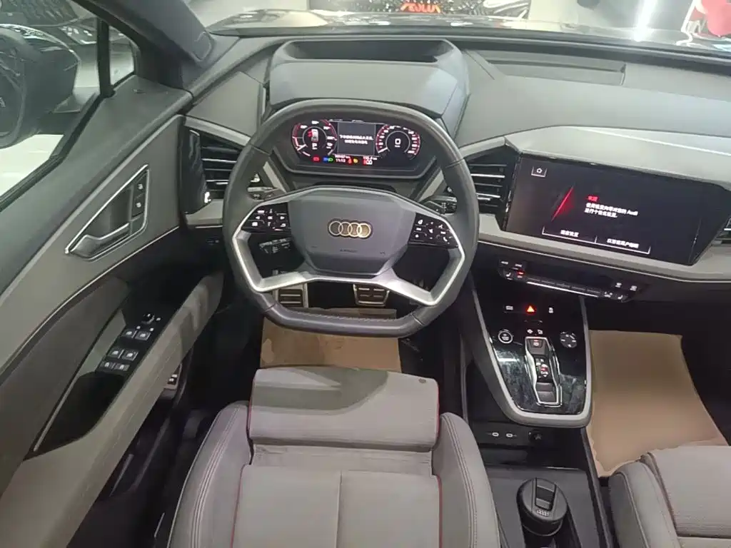 Фото 11 - Audi Q5 e-tron